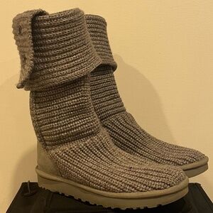 EUC UGG Classic Cardy Chnuky Knit Sheepskin Grey Boots, Size 7 (EU 38)
